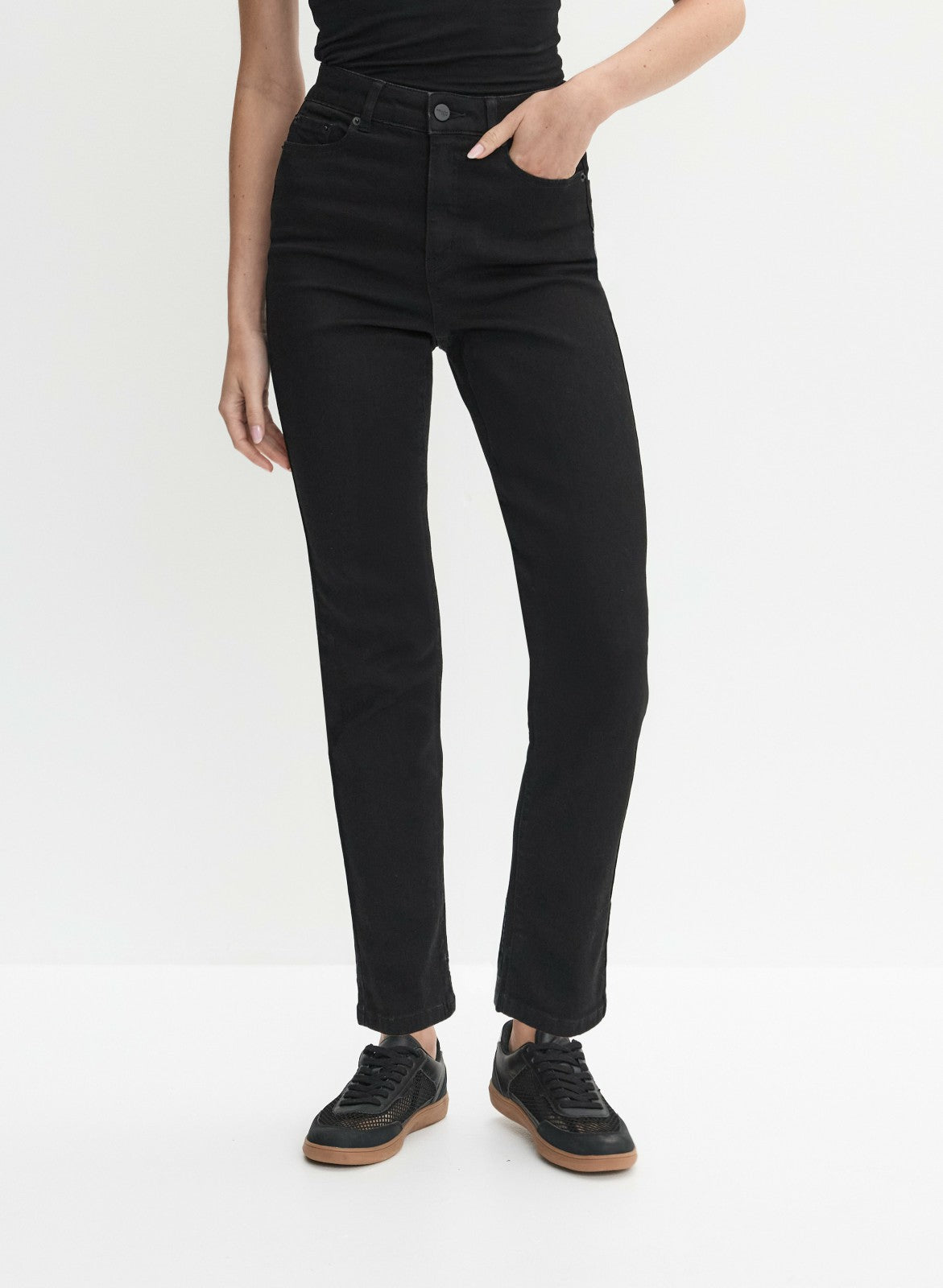 Women Essential Straight Leg Jeans Black | Melanie Lyne