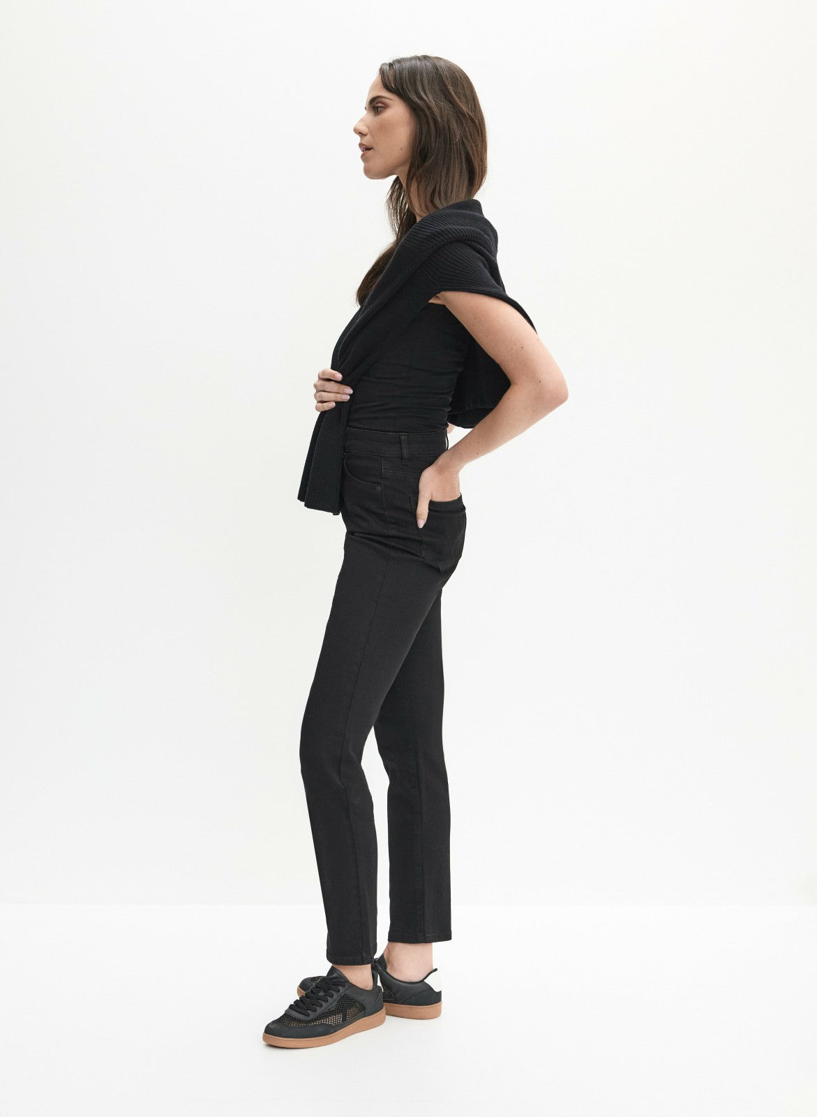 Women Essential Straight Leg Jeans Black | Melanie Lyne