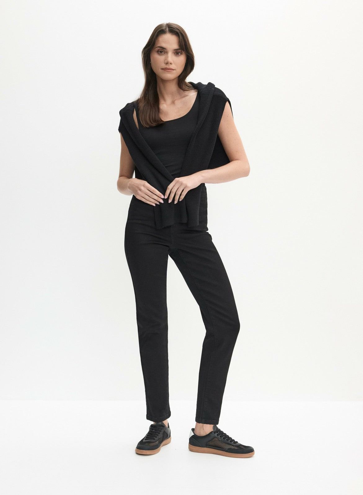 Women Essential Straight Leg Jeans Black | Melanie Lyne