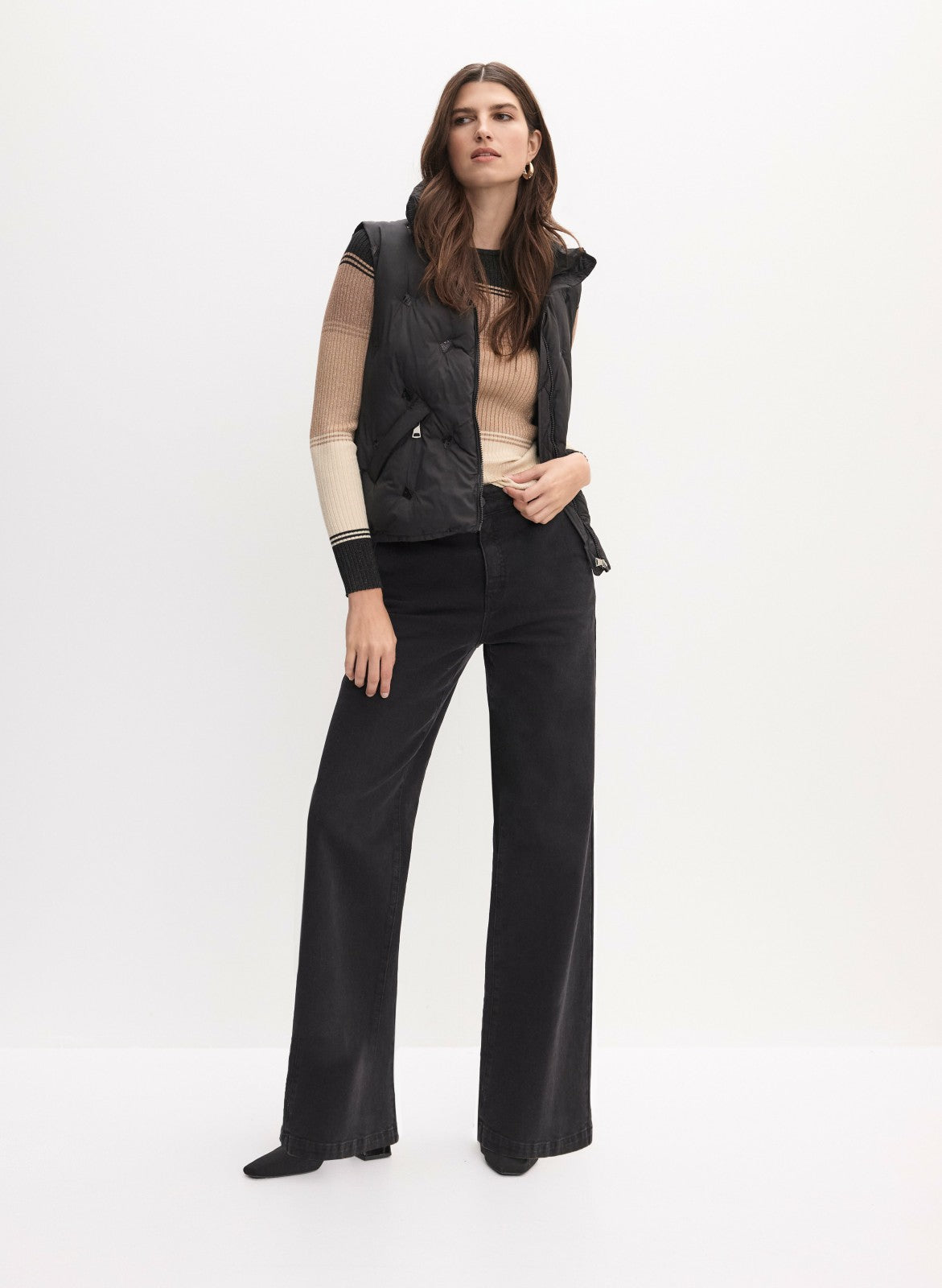 Women Sequin Detail Puffer Vest Black | Melanie Lyne