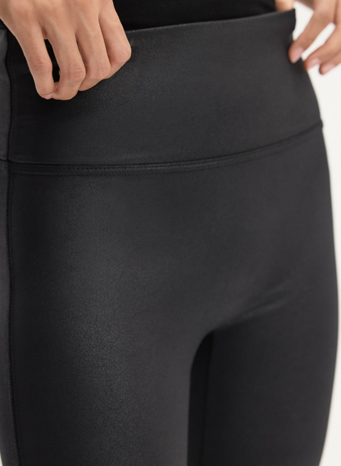 Women Matte High-Rise Leggings Black | Melanie Lyne